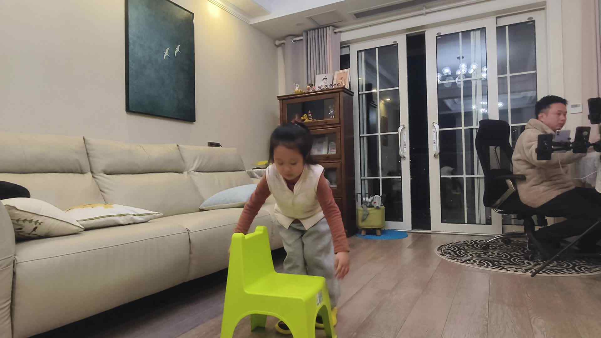 大A班+2026.3.4+陈苏妍+《端放椅子》