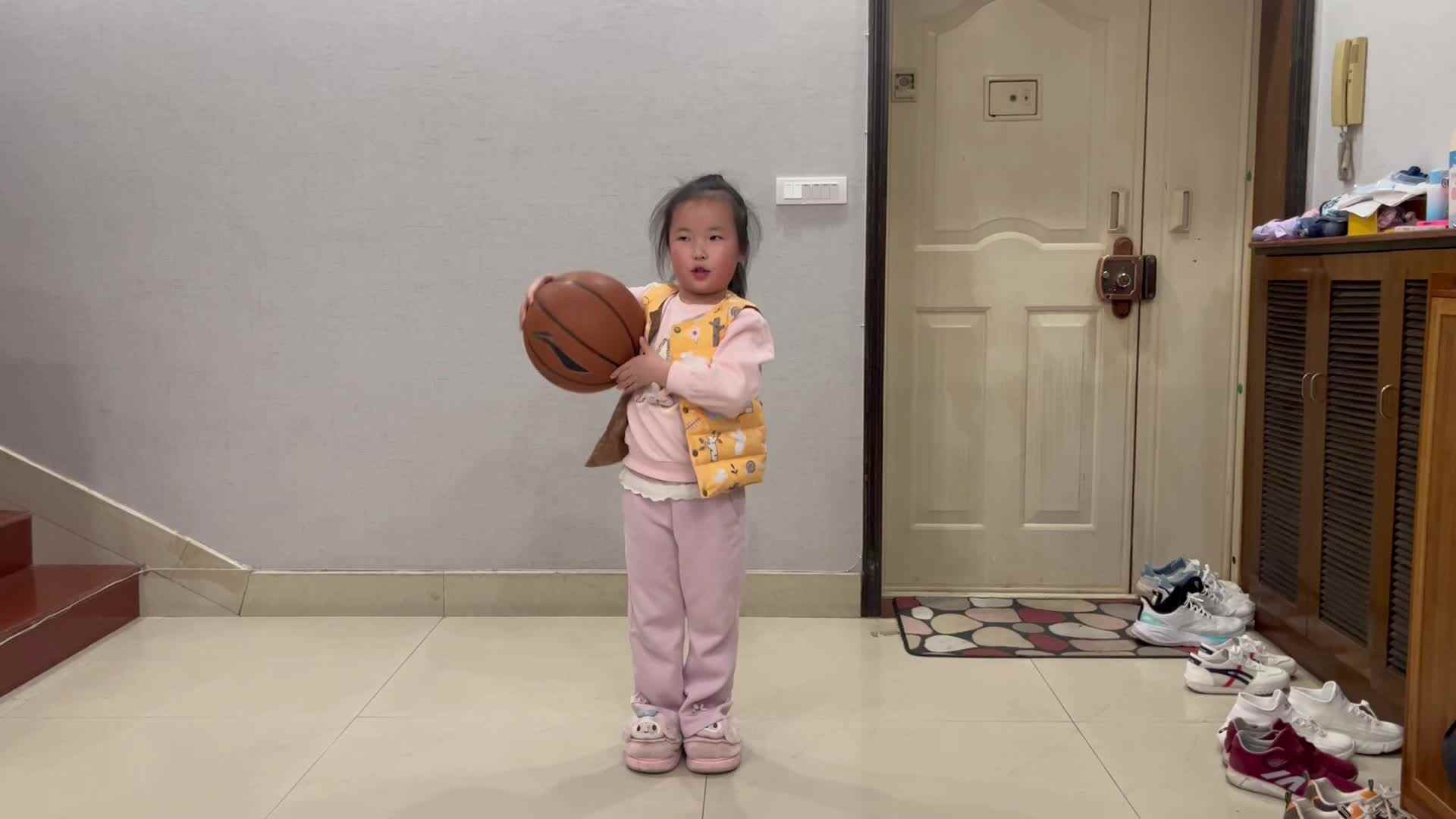 3.13赵欣奕练习篮球操