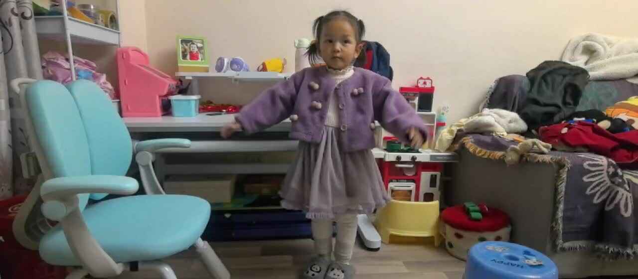 20260303中A班余年年站姿势