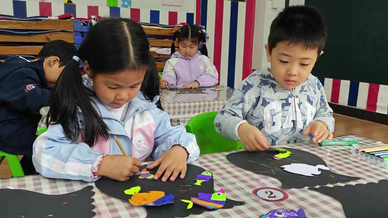 2026.4.24 大B班 黄芮晞 手工活动《鱼缸里的鱼》