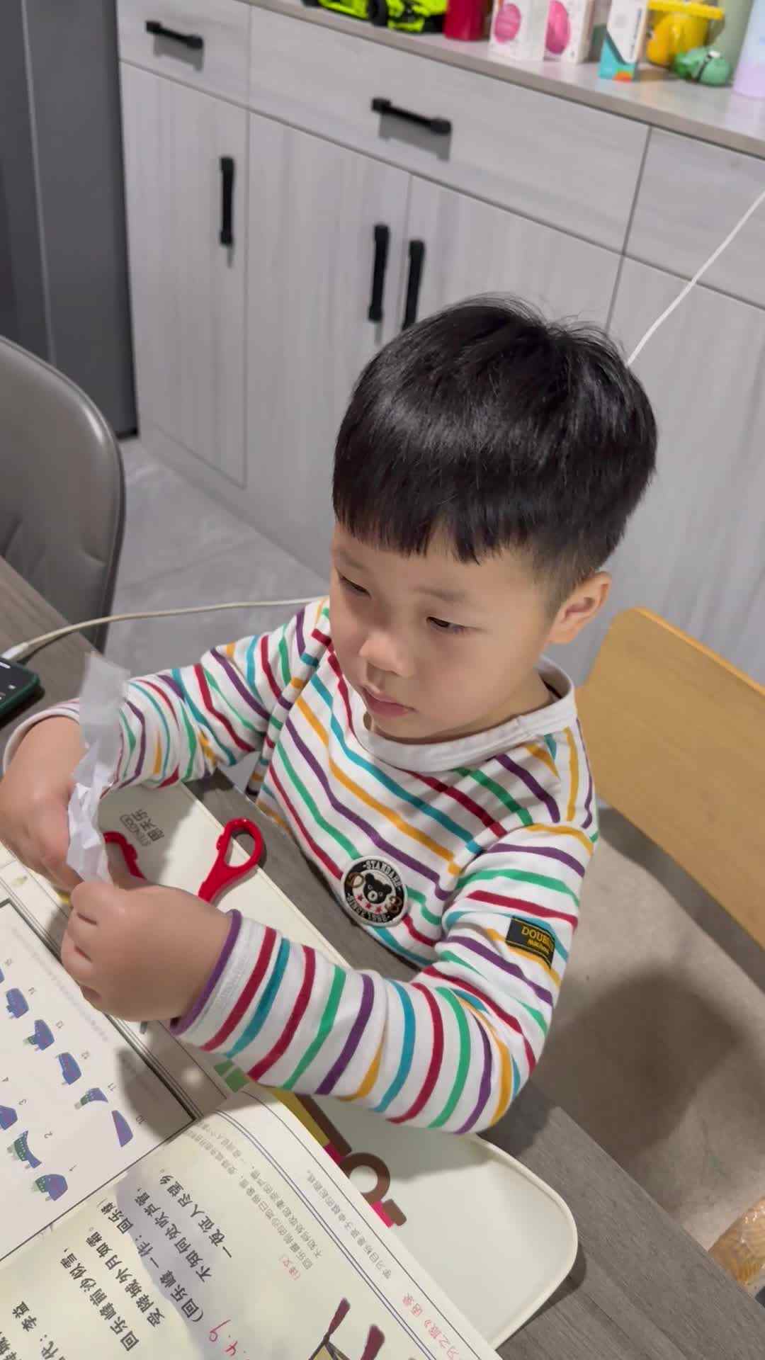 20260412实验中班刘雍洛古诗