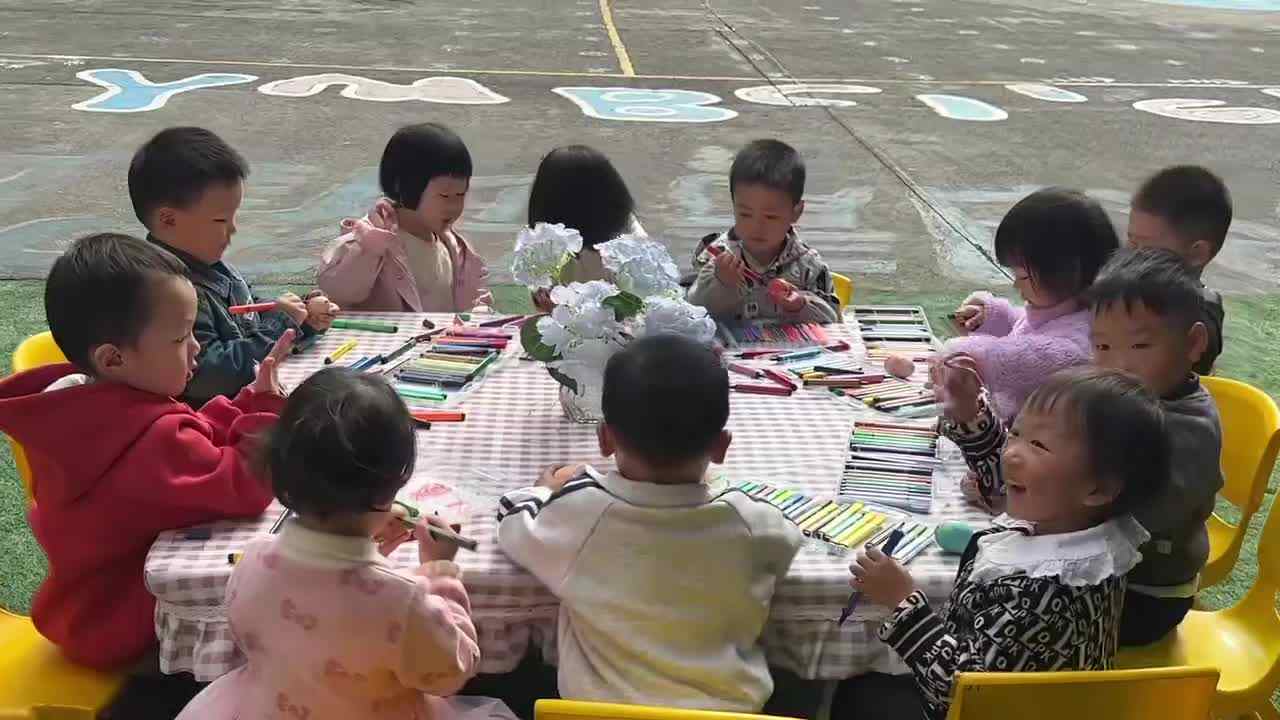 2026.4.1实验小班4号王艺霖—蛋壳绘画