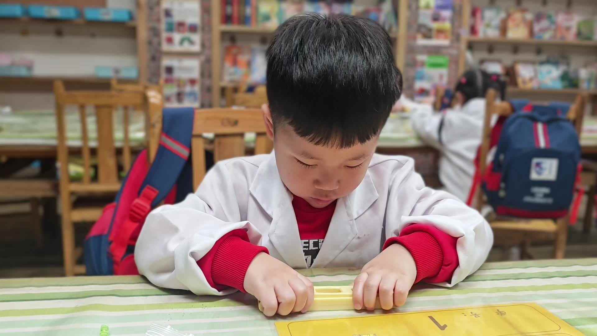 2026.4.8 实验中班 刘雍洛 《好玩的水平仪》.mp4