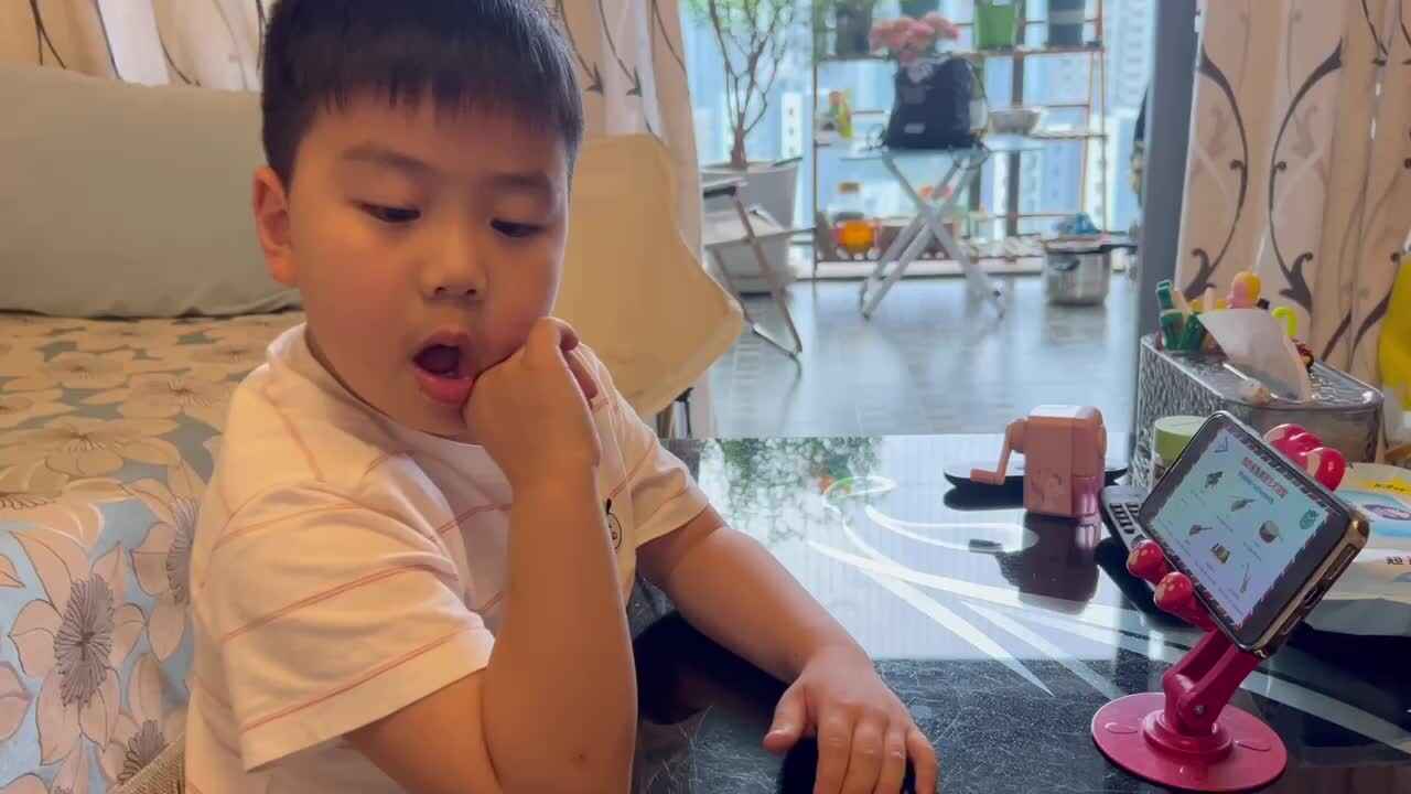 学前B班杨育寒跟读《Musical Instruments朗读示范4》