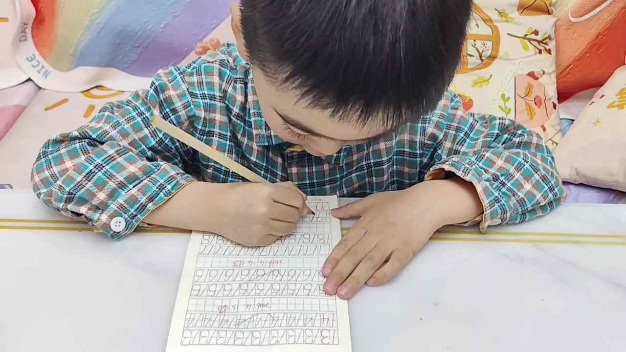 大A班蒋熠_20260417_书写数字《19    20》mp4