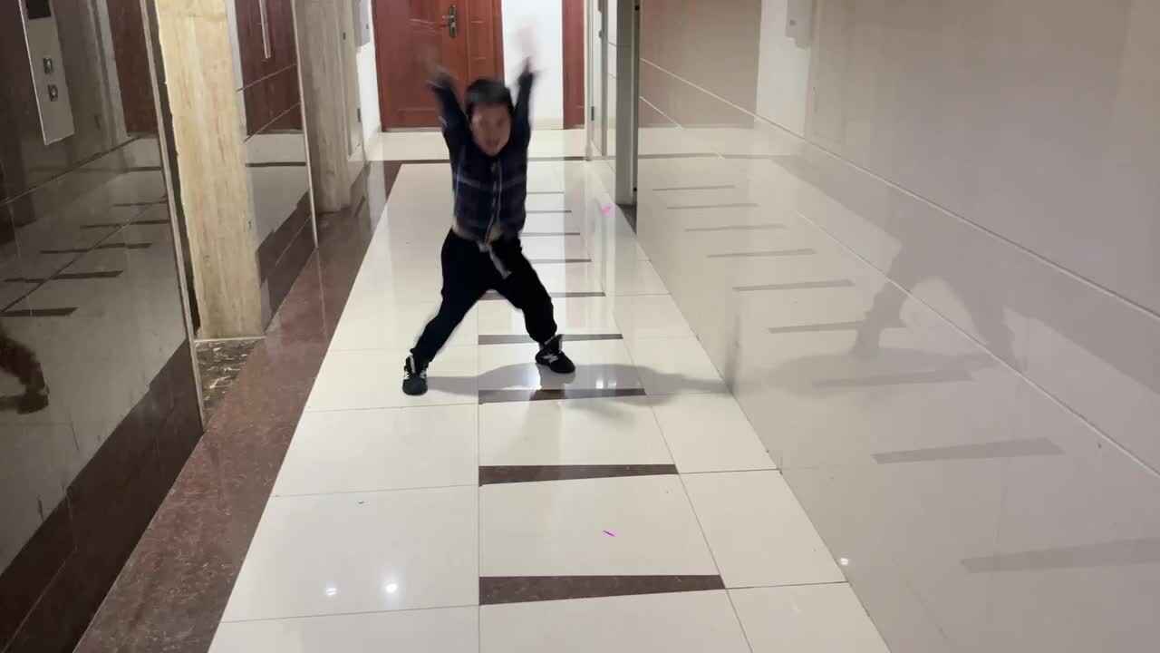 4.28 学b 田熙辰（开合跳练习）trim.9479F15A-FA9D-4B8E-8A57-732C16F24F78.MOV