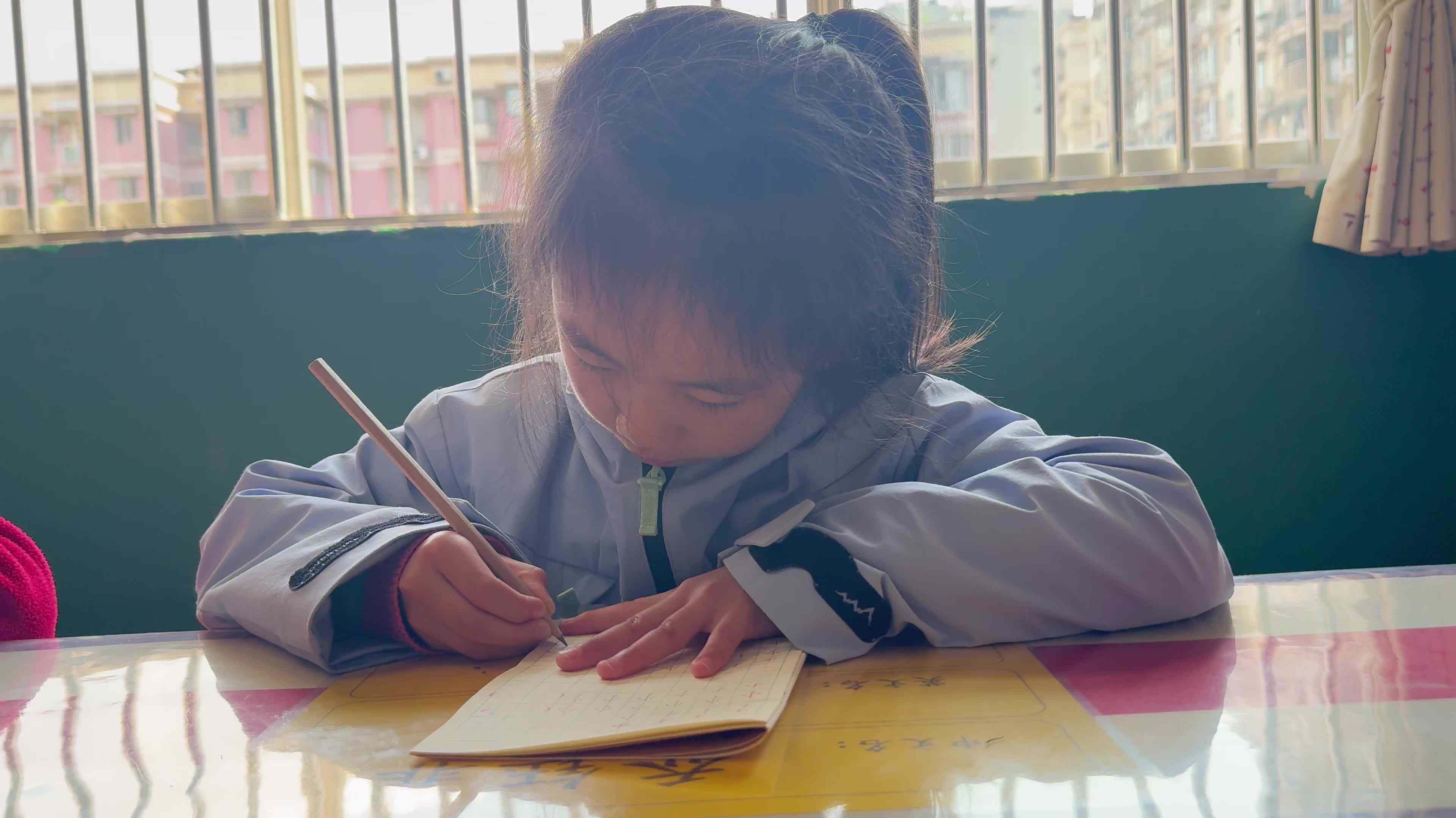 ⁣⁣⁣⁣⁣⁣2026.4.1实验1班写字课堂-乔钰菲