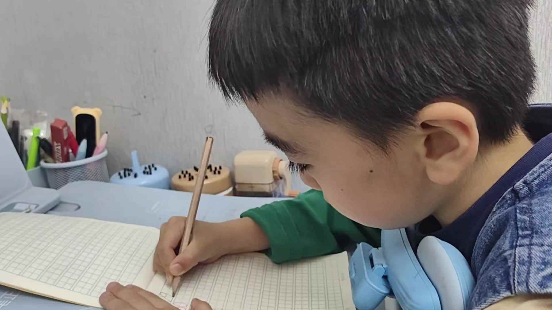 大A班蒋熠_20260430_书写数字30-32mp4