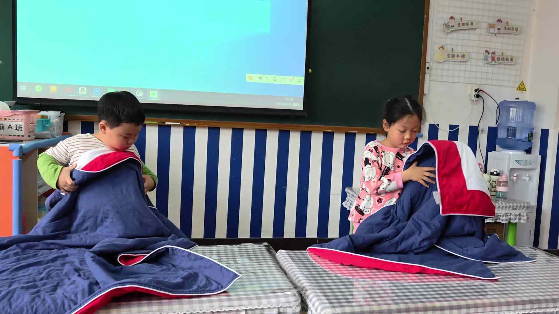 ⁣⁣⁣⁣⁣⁣⁣⁣⁣2026.4.14学A班江易轩，尧诗然——生活训练折叠被子