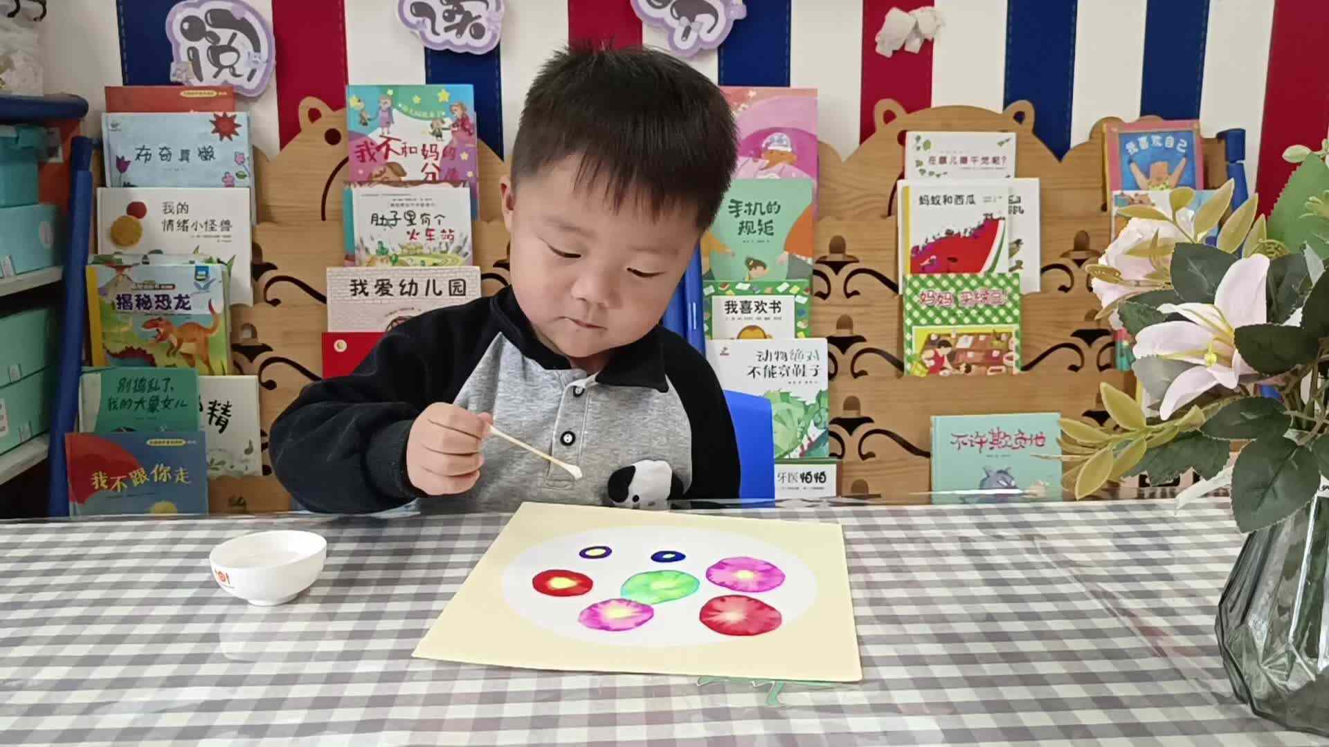 ⁣2026年4月20 刘佳铭 ⁣主题：《春日花朵》（学校教育教学活动）