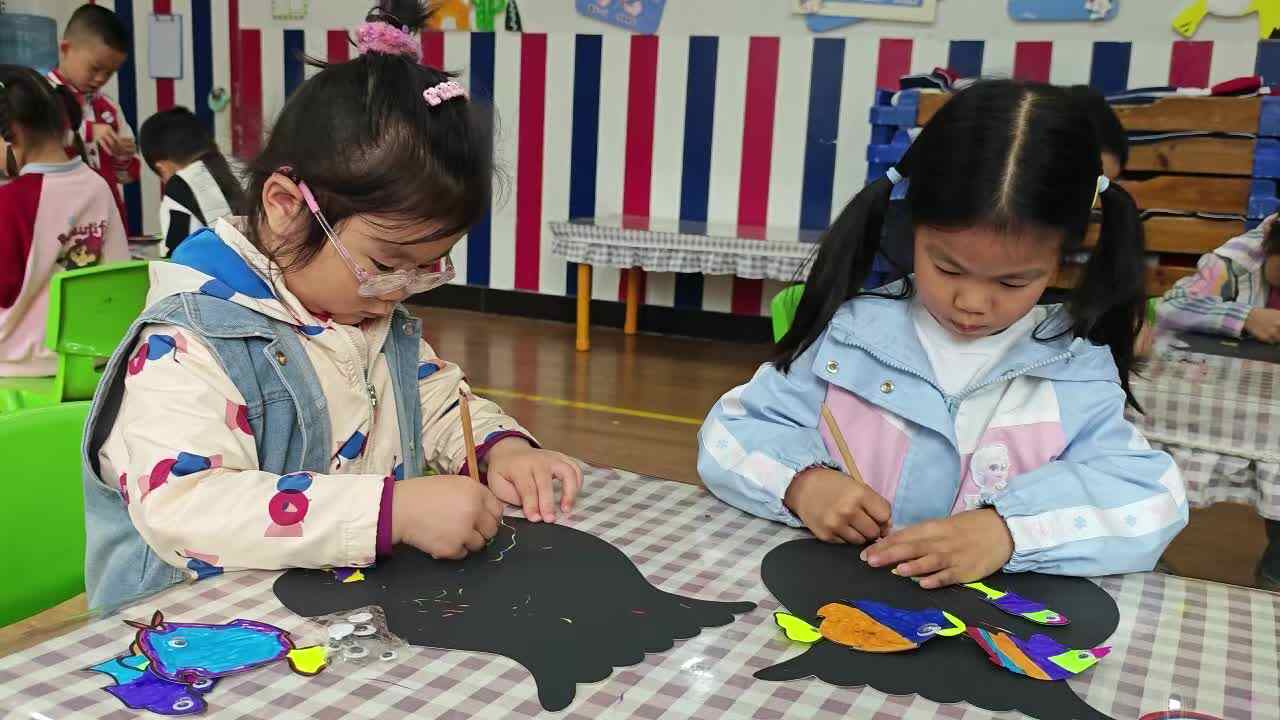 2026.4.24 大B班徐歆恬 手工活动《鱼缸里的鱼》