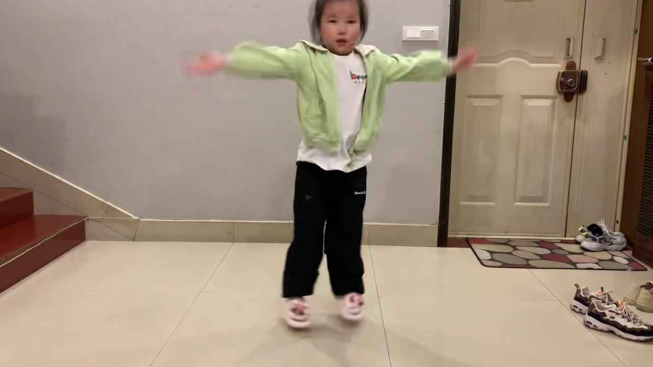 4.27学前A班赵欣奕练习开合跳