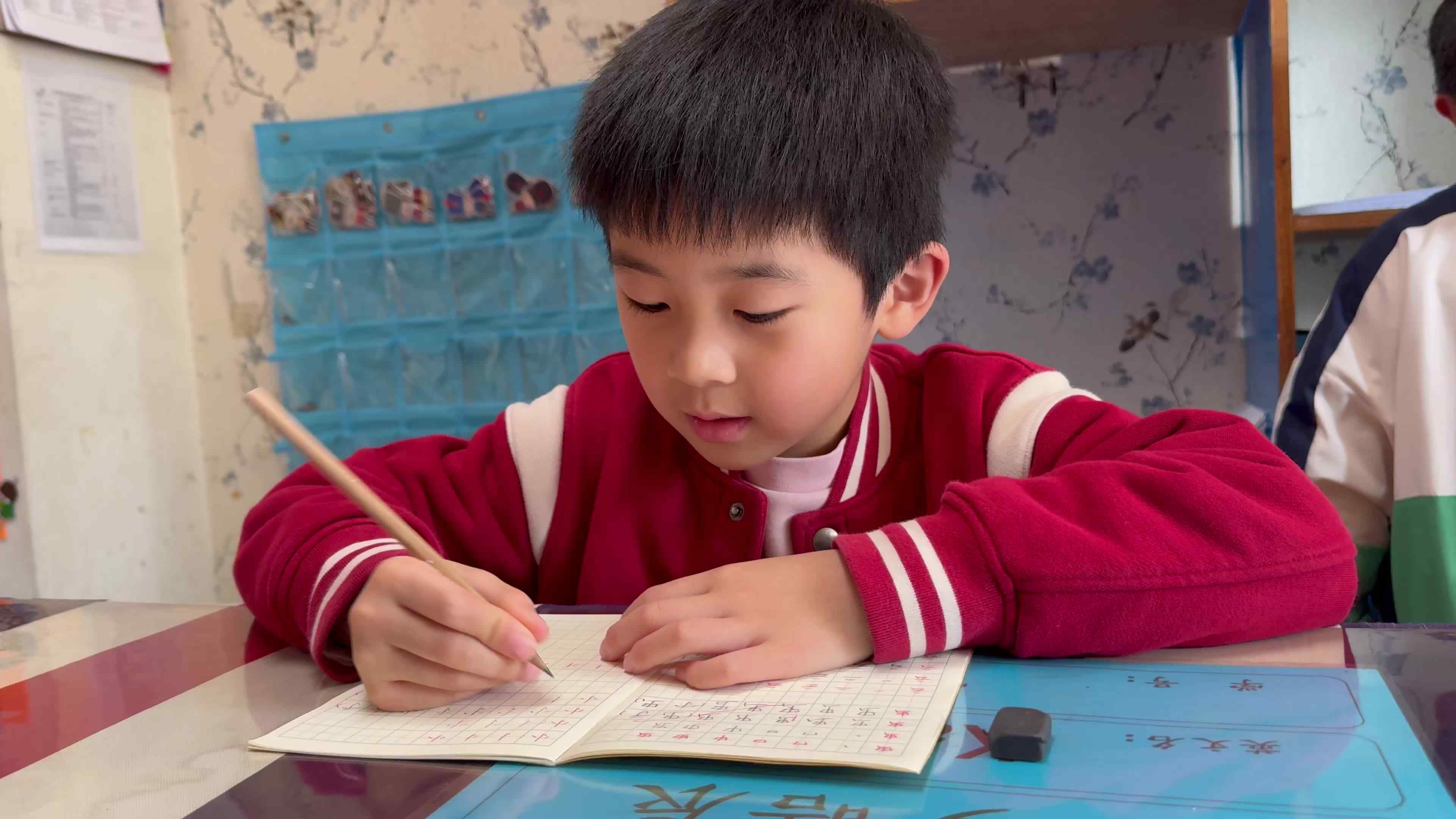 ⁣⁣⁣⁣⁣⁣⁣⁣⁣⁣⁣2026.4.1实验1班写字课堂-罗皓辰