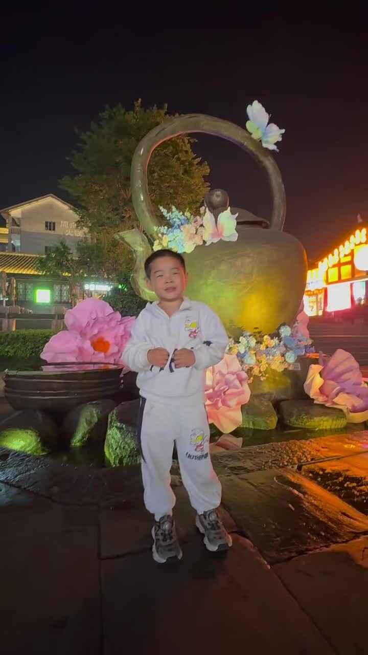 Eason逛磁器口：一条石板路，千年小重庆