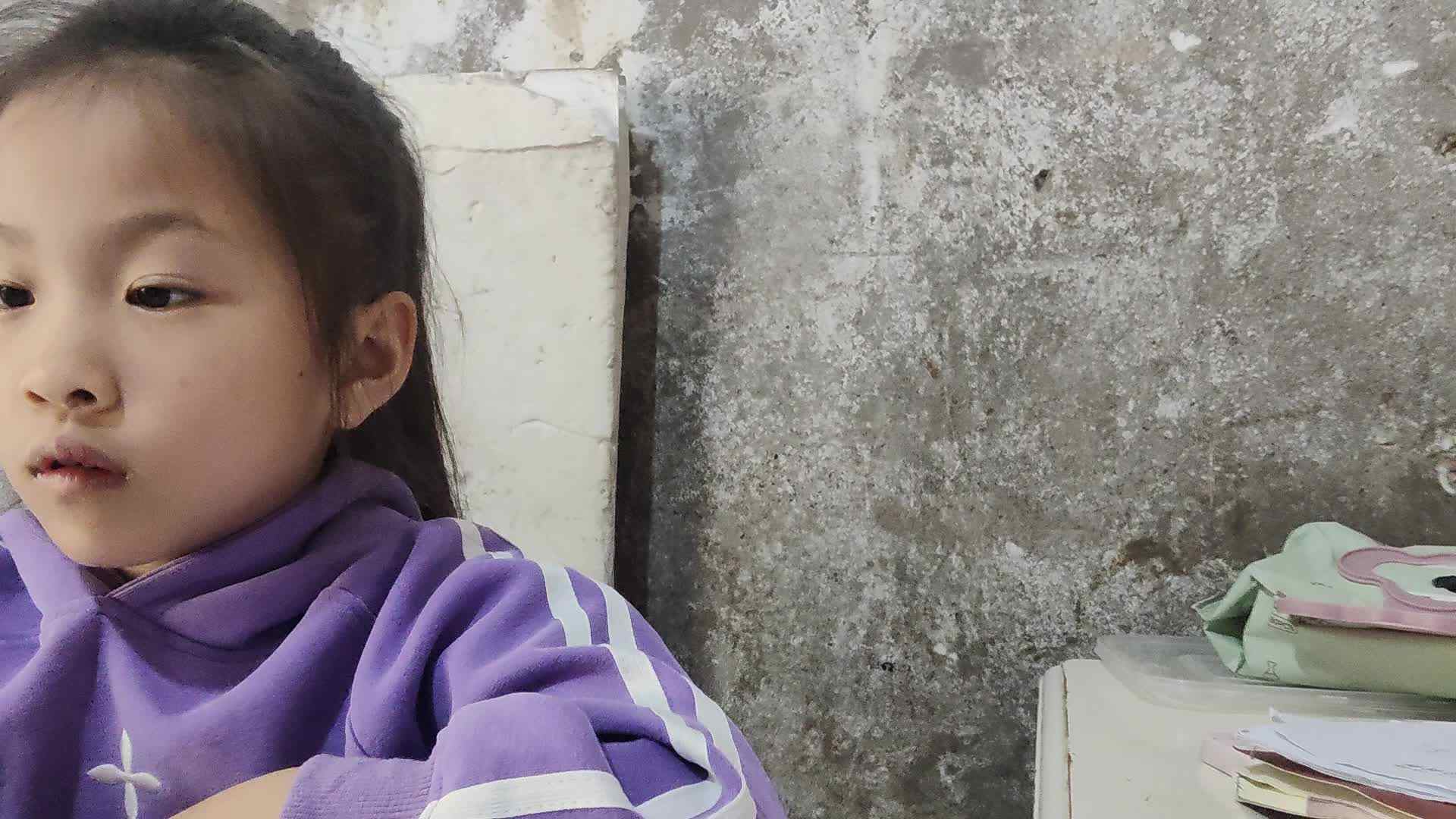 2026.4.12学前a班唐依依观看英语视频