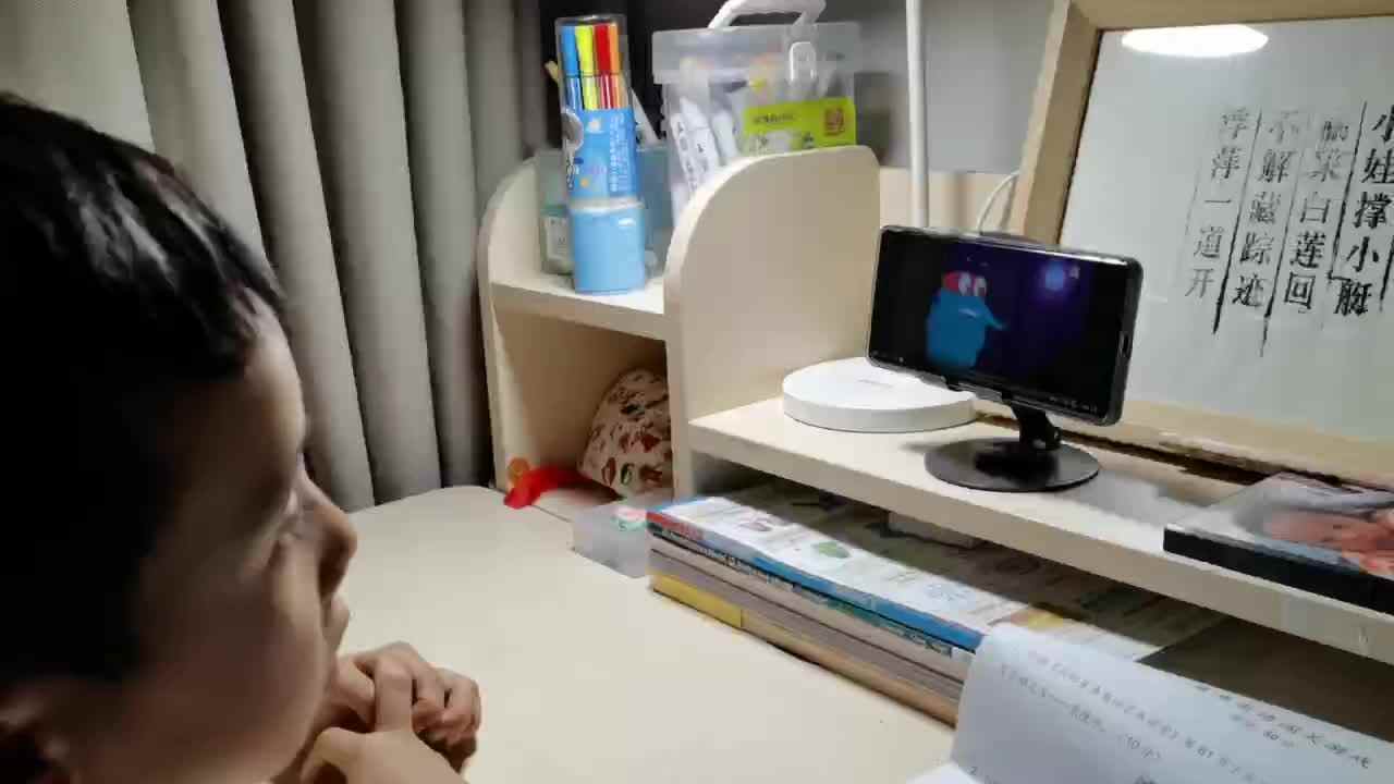 ⁣⁣⁣⁣2026.4.25学B班 王千与 观看《鲨鱼英语-food pyramid》