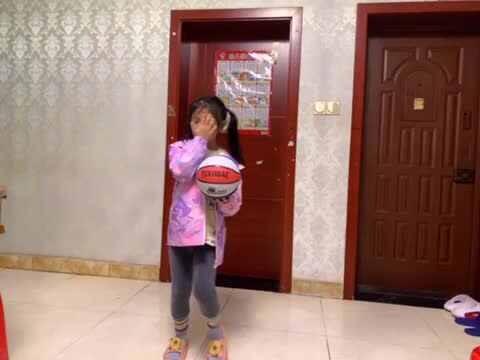 练习拍篮球动作