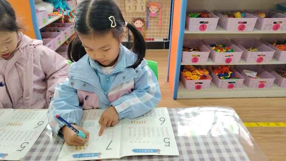 ⁣⁣3.31  黄芮晞 书写数字