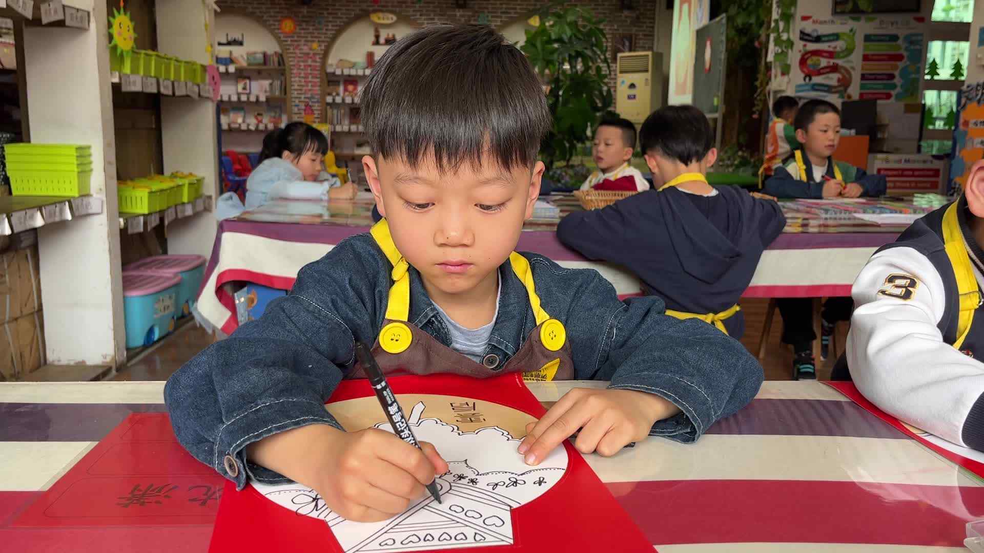 ⁣⁣⁣2026.4.8实验1班 美工课-刘沈潇