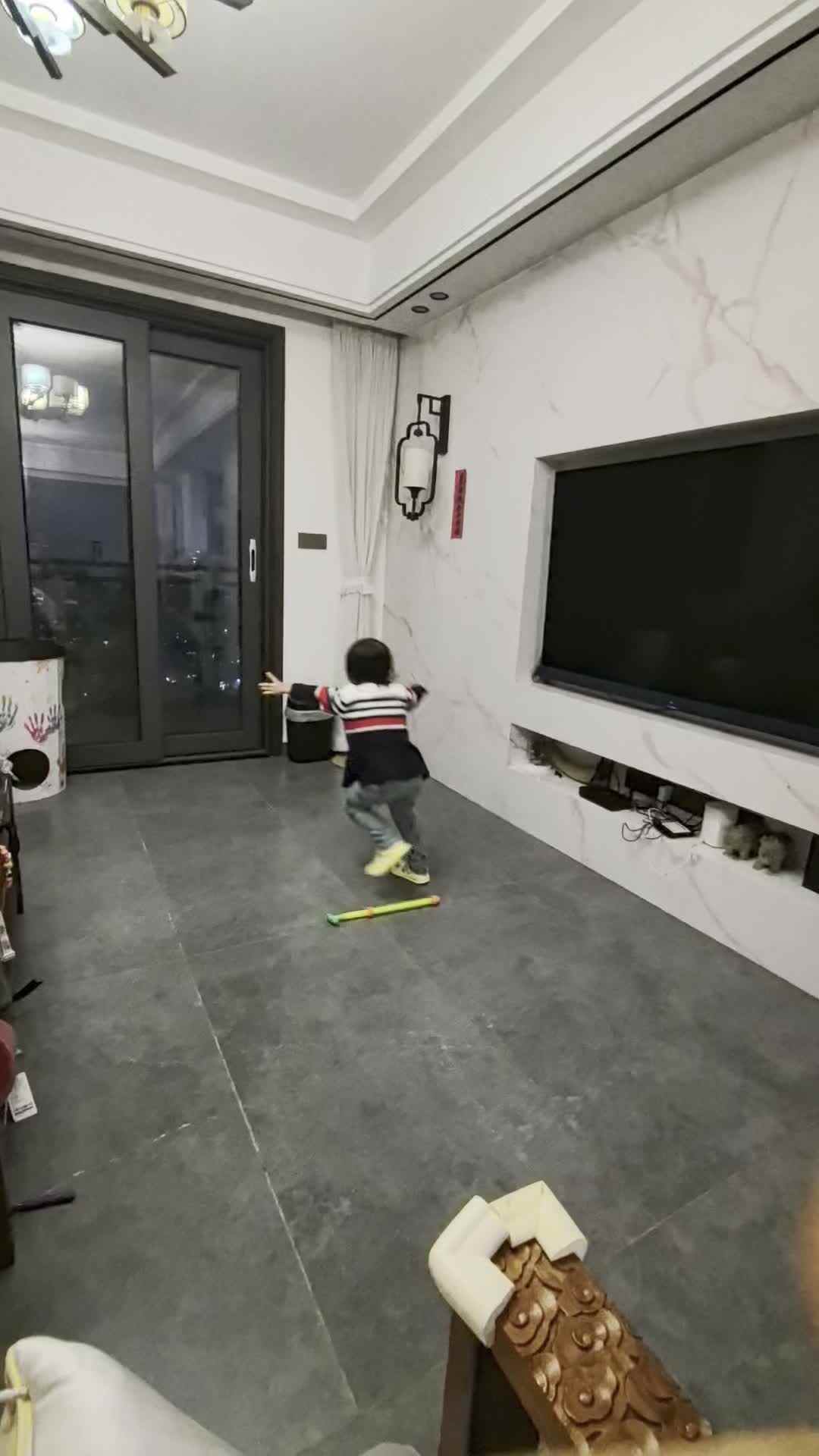 实验小班4号王艺霖肢体锻炼.mp4