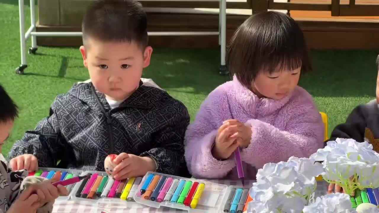 2026.4.1实验小班8号杨卓浩—蛋壳绘画