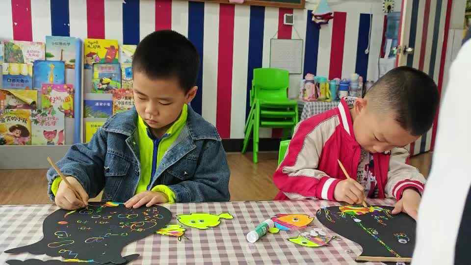 2026.4.24 大B班 李芃铖 手工活动《鱼缸里的鱼》