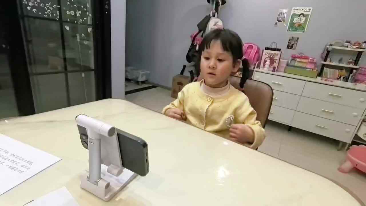 跟唱儿歌《How many fingers》89104.mov