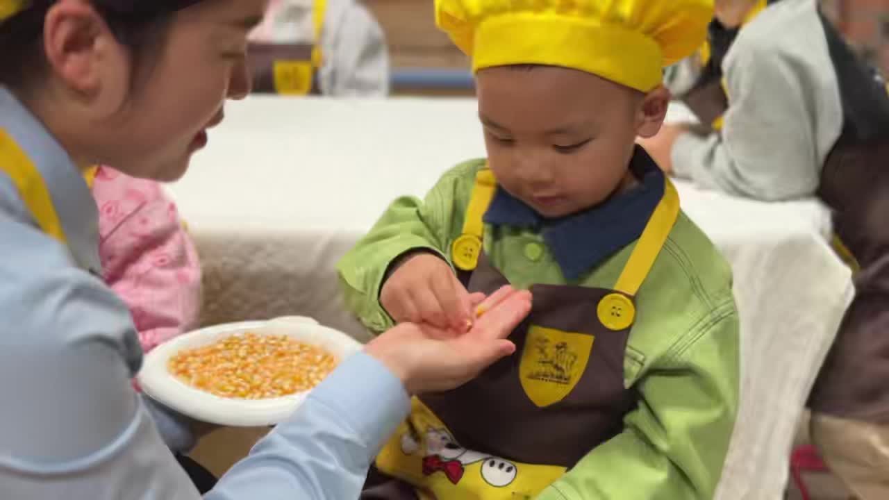 2026.4.15实验小班9号胡舒阳—食育课《爆米花》