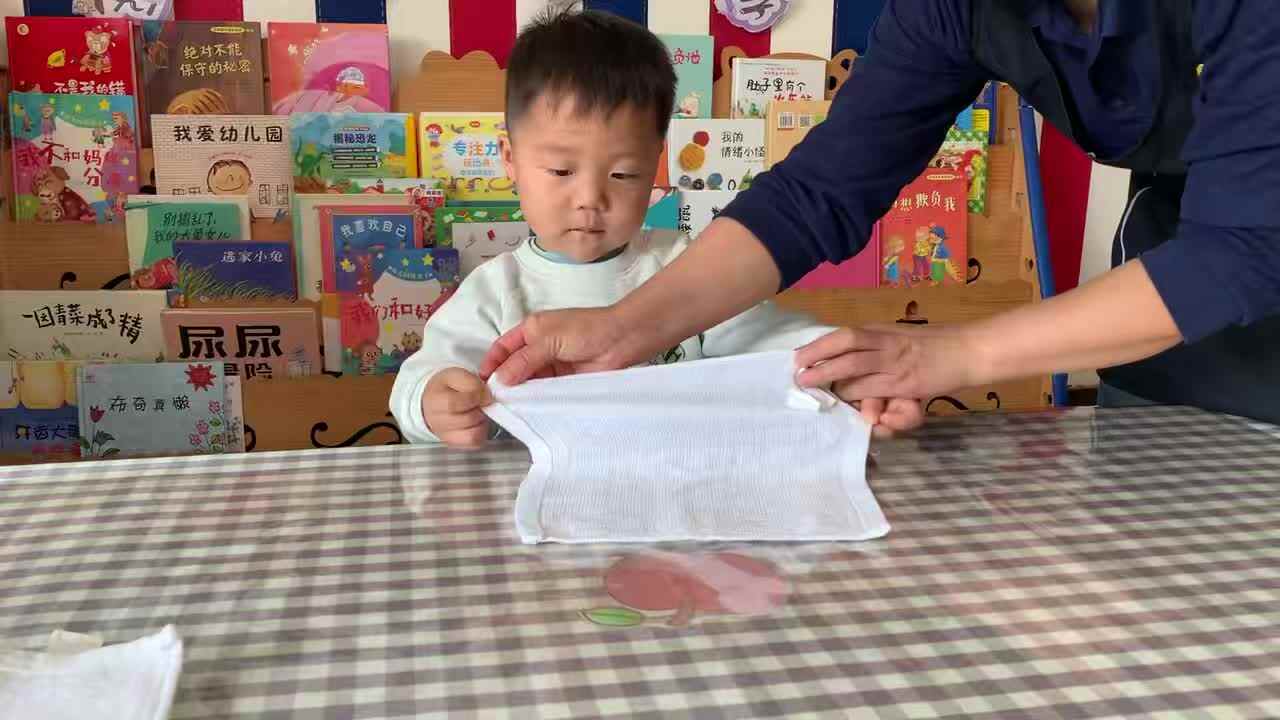 ⁣⁣2026年4月10日    刘佳铭《叠毛巾》学校教育教学活动