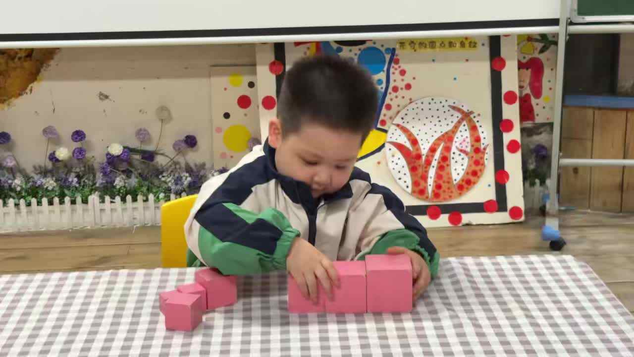 2026.4.13实验小班8号杨卓浩—粉红塔