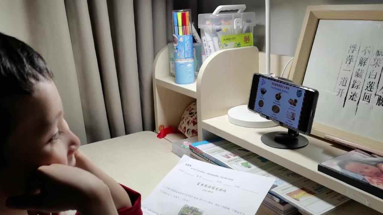 ⁣⁣⁣⁣⁣2026.4.25学B班 王千与 观看《鲨鱼英语-food pyramid_grains》