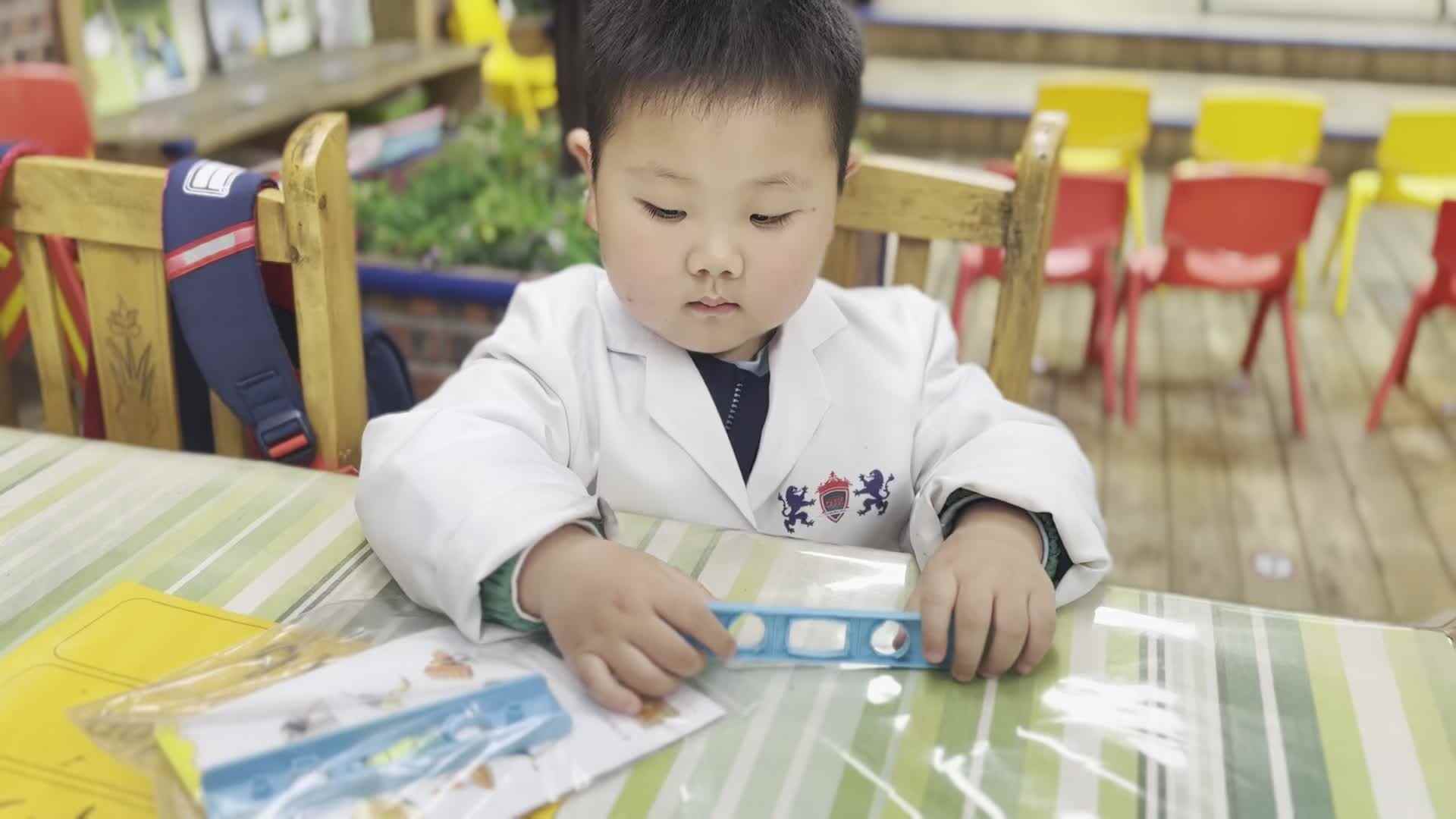 2026.4.8 实验中班  杨卓为《好玩的水平仪》.mp4