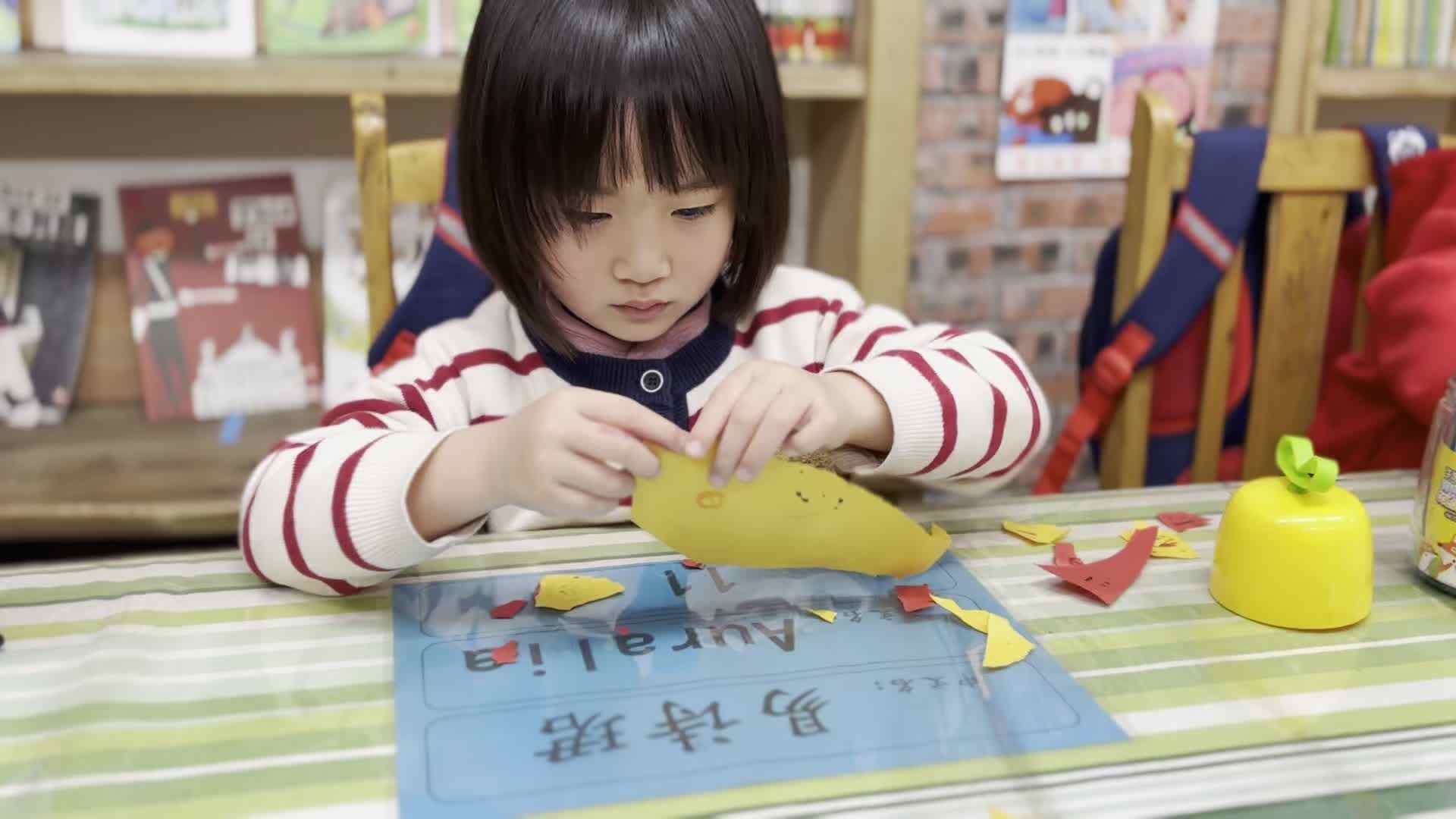 2026.3.27  实验中班 易诗珺 美工课.mp4