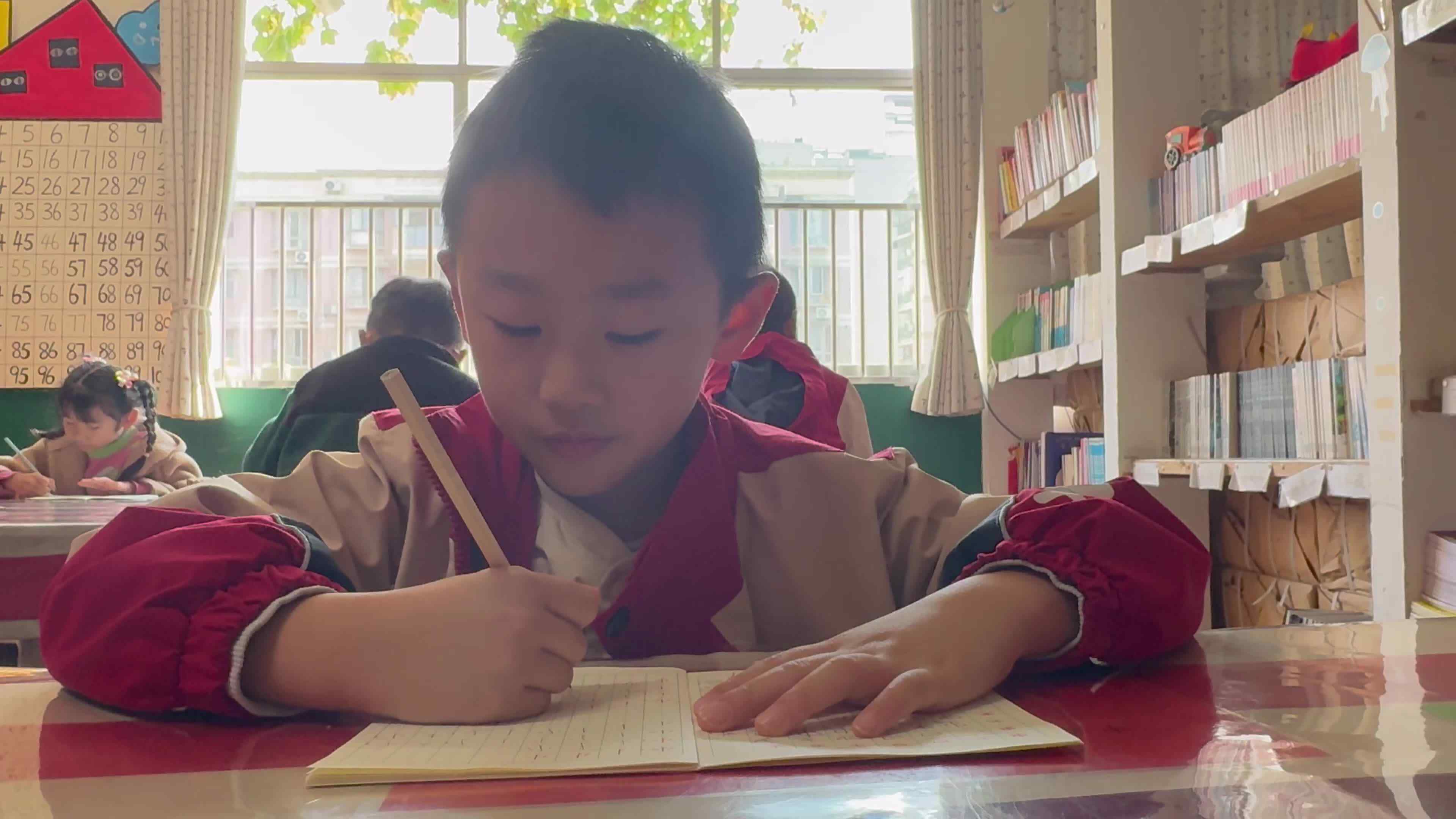 ⁣⁣⁣⁣⁣⁣⁣⁣2026.4.1实验1班写字课堂-冯云闲