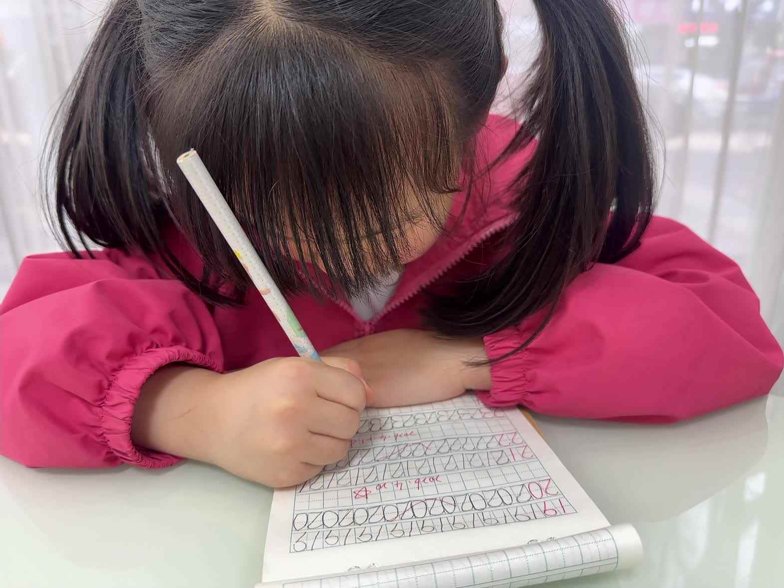 2026年4月22日大A班夏爱林～书写数字“23.24”