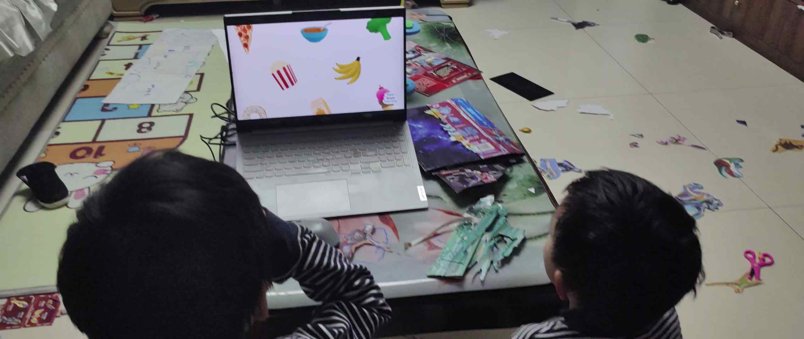 ⁣大A班2026.4.18李柯辰李柯佑看英语视频.mp4