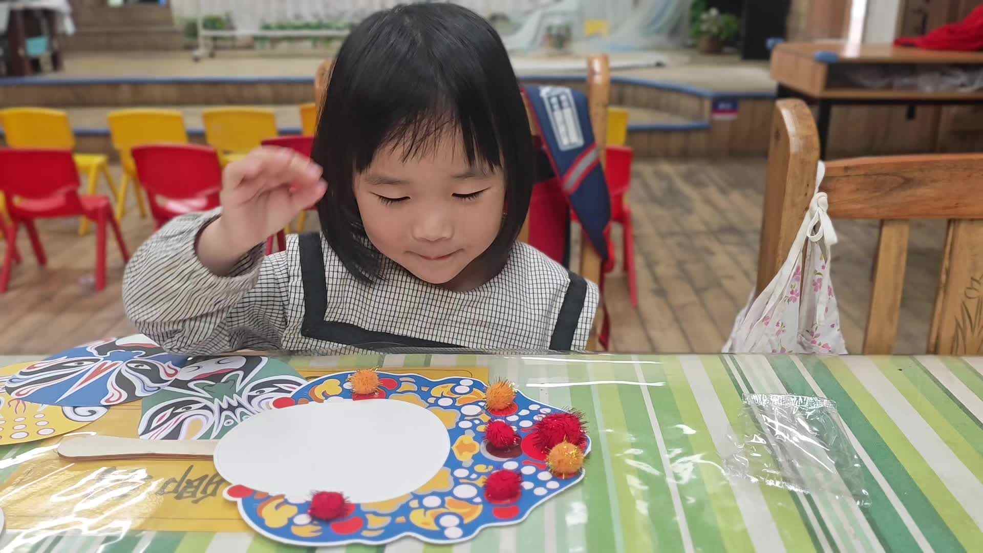 2026.4.10  实验中班 周卿羽《川剧脸谱》.mp4