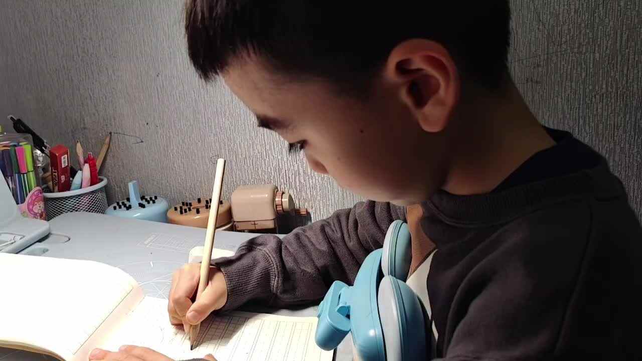 大A班蒋熠_20260413_书写数字《15   16》.mp4