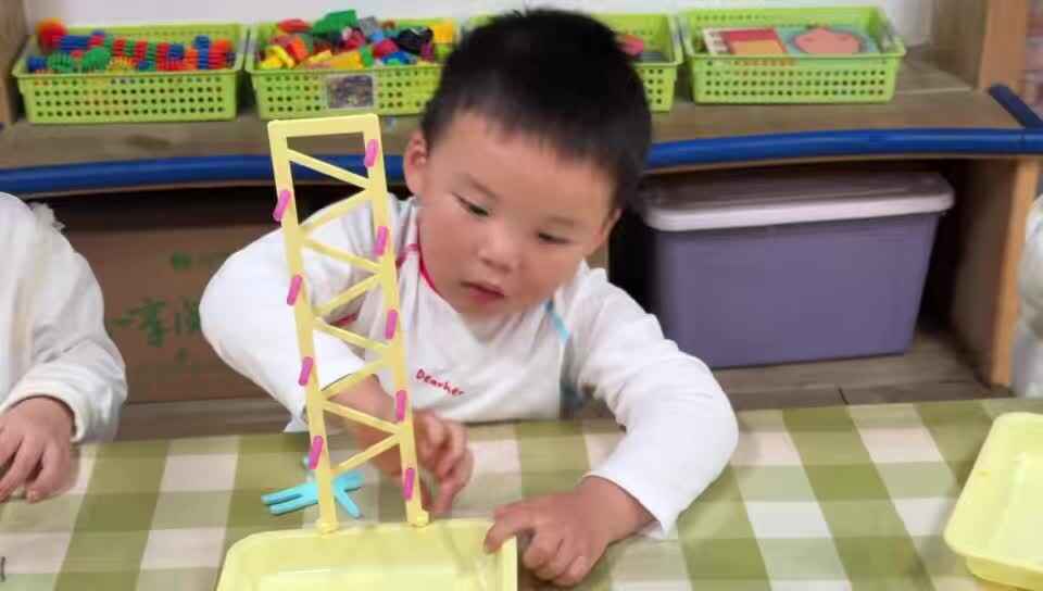 2026.4.9实验小班3号谢缙宇—移动的小人