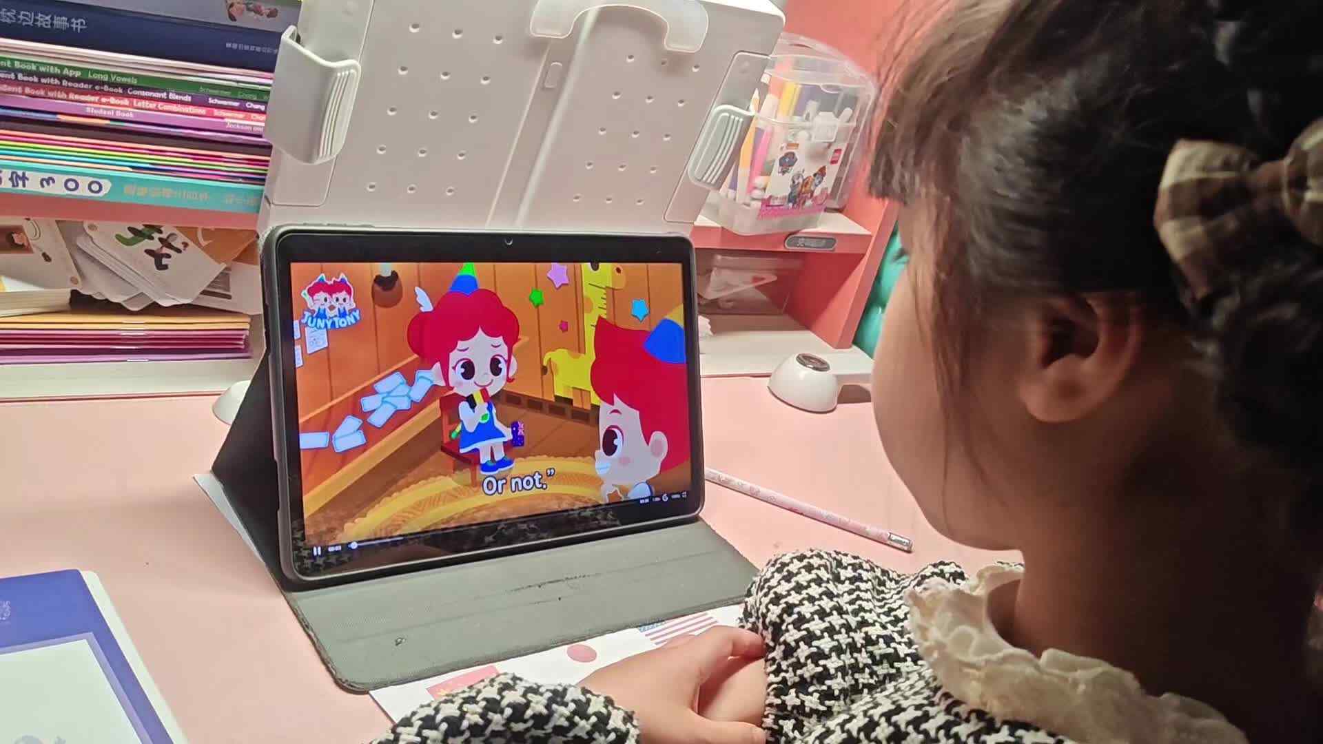 2026.4.1学A李思锦：英语/阅读25页/阅读汉字学习资料/篮球操练习