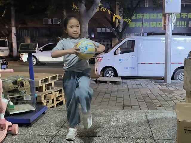 2026.4.15唐依依拍篮球练习