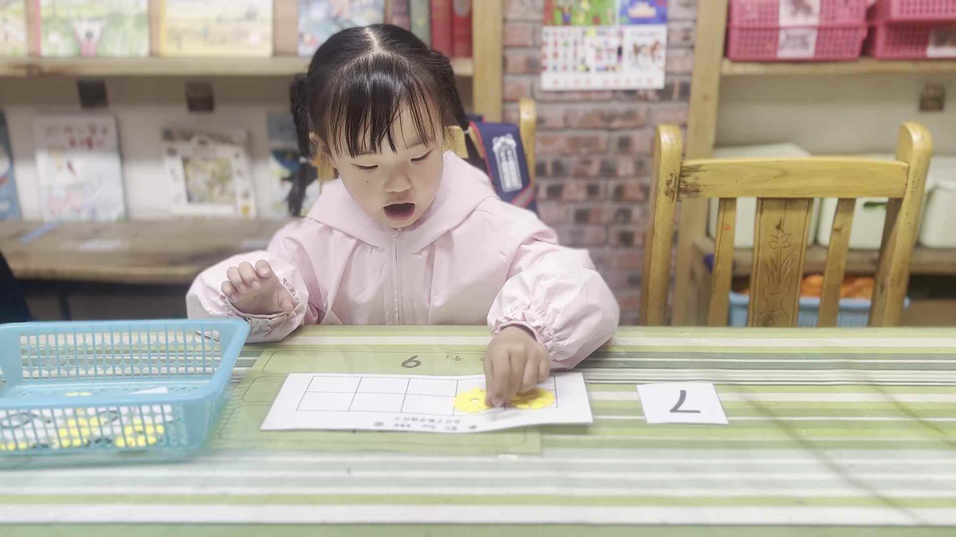 2026.4.1 实验中班  周恬羽《按数取物》.mp4