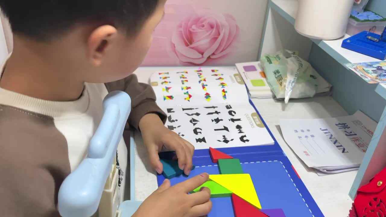 ⁣4.23 学b 田熙辰（练习七巧板） trim.637E567F-2A80-4F65-B491-153FCB0447B7.MOV