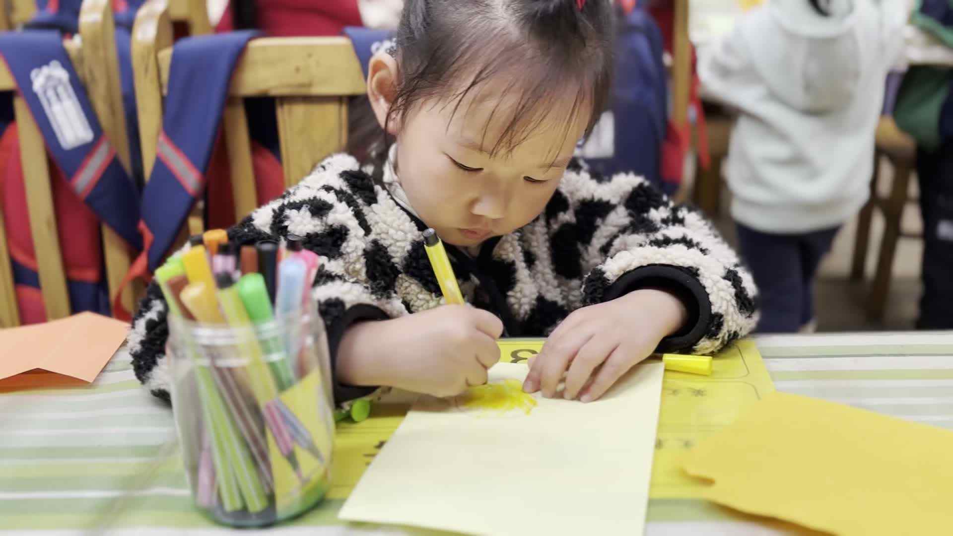 2026.3.27  实验中班 周一诺 美工课.mp4