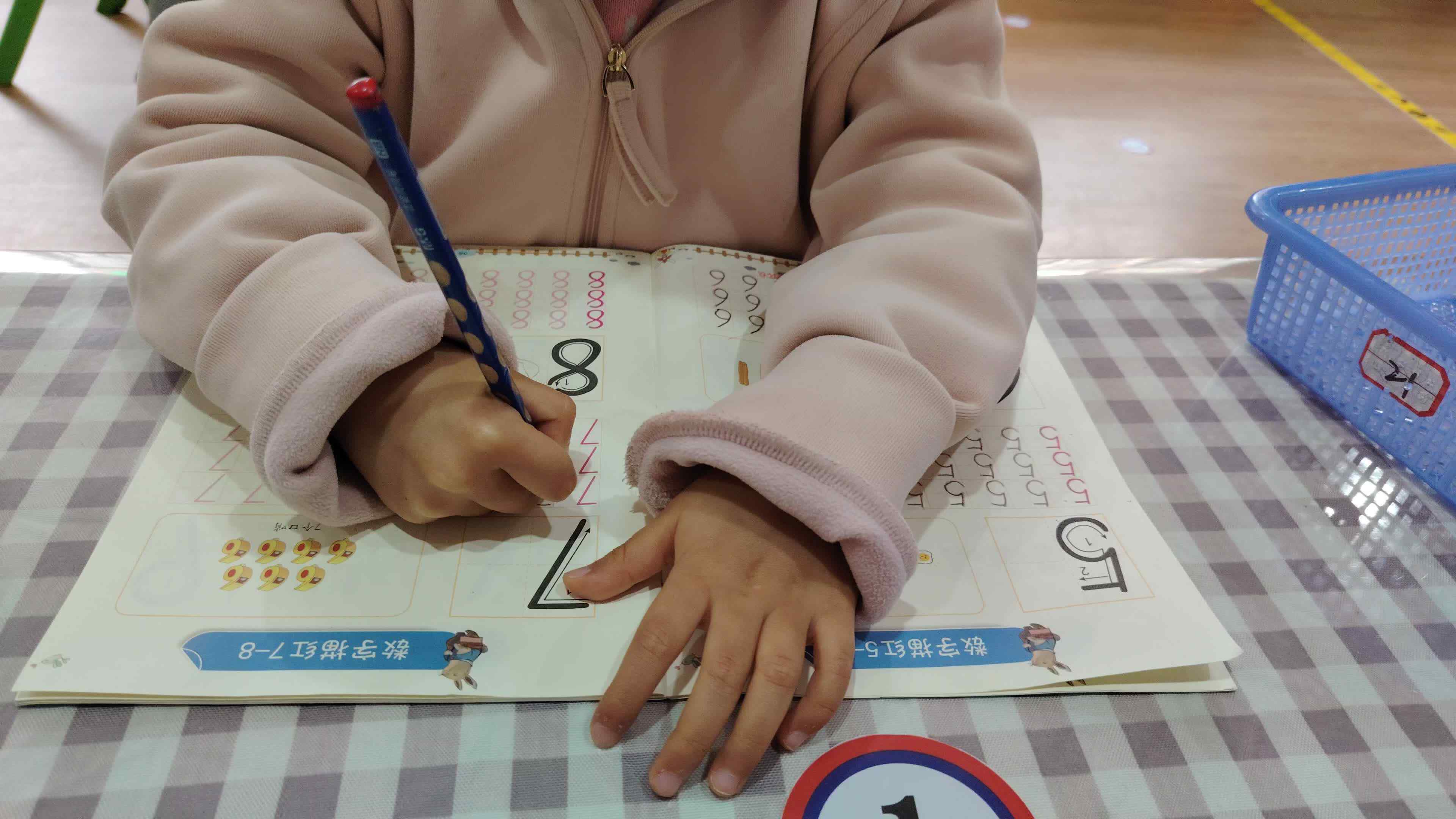 ⁣⁣⁣⁣⁣3.31  张芸溪 书写数字