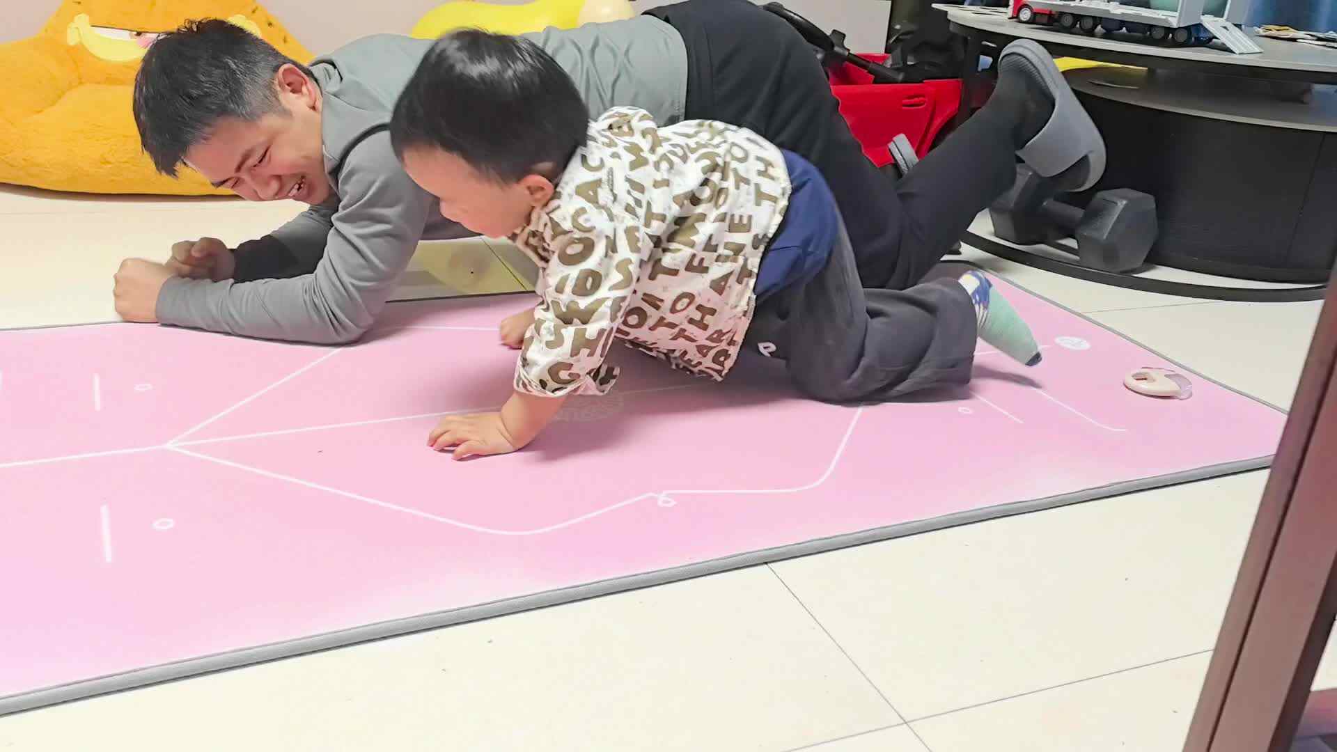 2026年04月20日张禹洋 体能锻炼《匍匐爬》家庭闯关练习.mp4