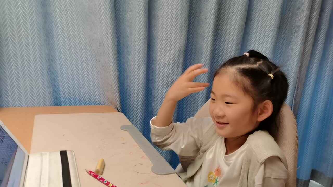 VID_20260408_183539.mp4学前B班宁汐言观看《Countries朗读示范1》进行跟读。