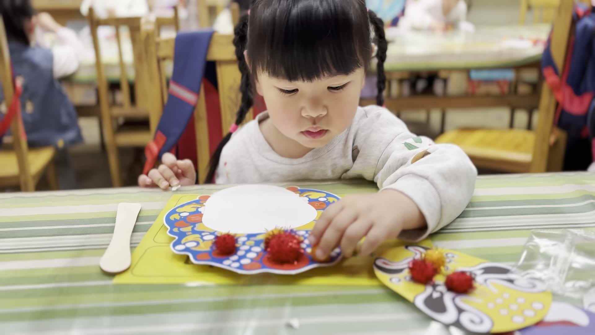 2026.4.10  实验中班 洪悦桐《川剧脸谱》.mp4