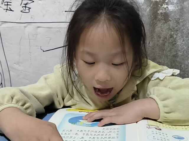 2026.4.28学前a班唐依依指读34页小池塘