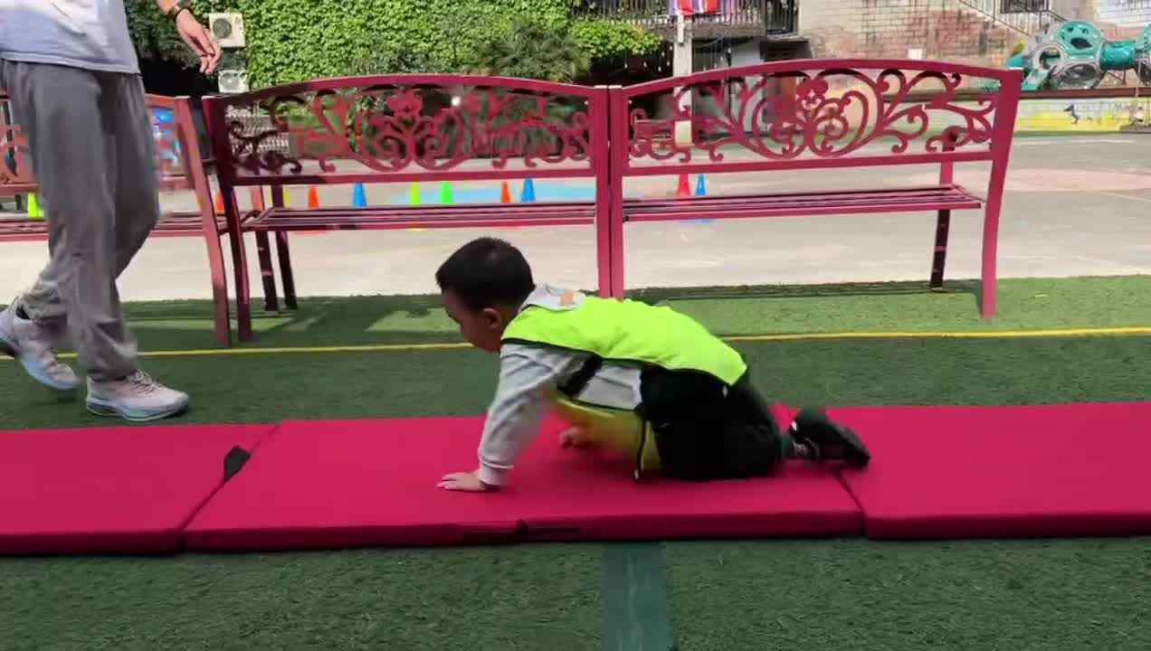 2026.4.10实验小班9号胡舒阳体能活动